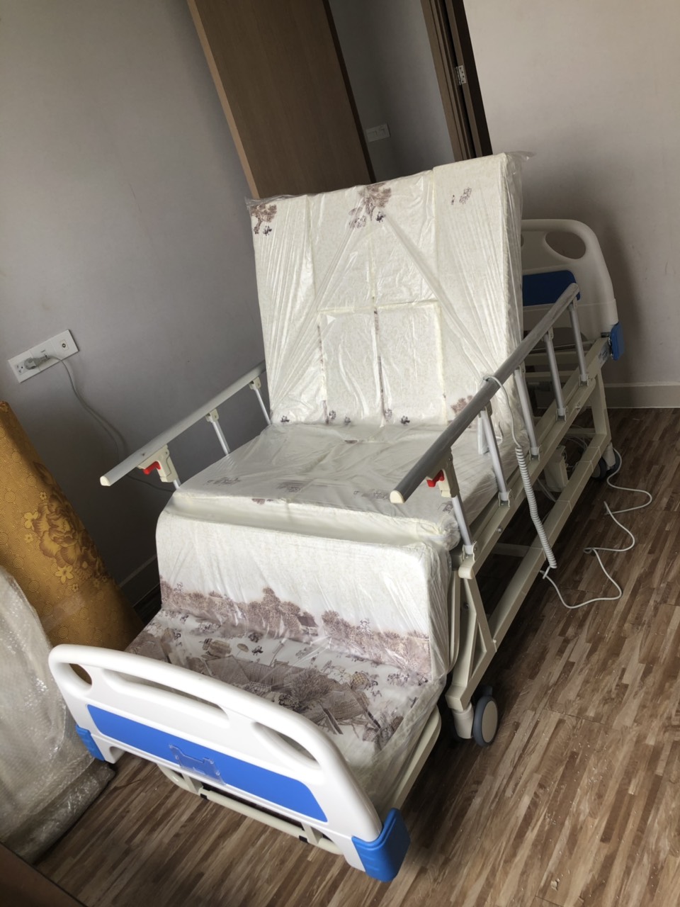 Giường y tế lucass