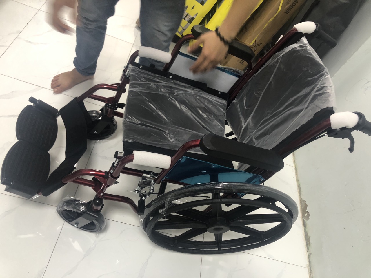 Cữa hàng xe lăn lucass ở Thái Nguyên
