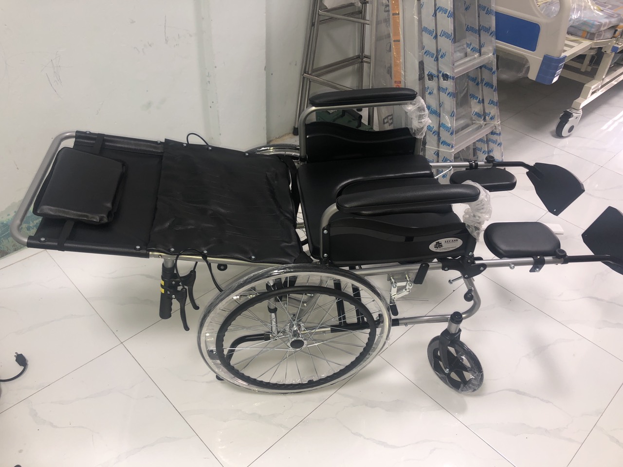 Xe lăn đa năng lucass khác với những mẫu xe lăn thường như thế nào