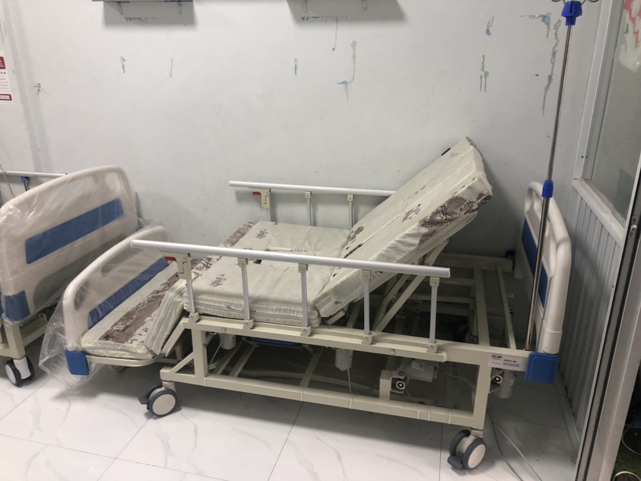 Giường với tư thê nằm nâng cao đầu
