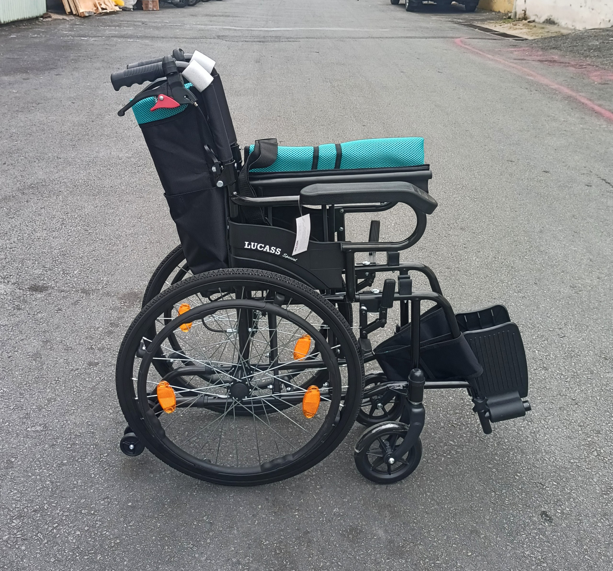 Xe lăn lucas di lịch có thể gấp gọn