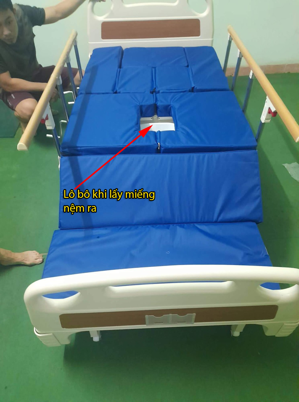 Giường bệnh có lỗ bô vệ sinh